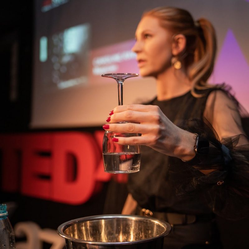 Caroline Ravn TEDx female magician